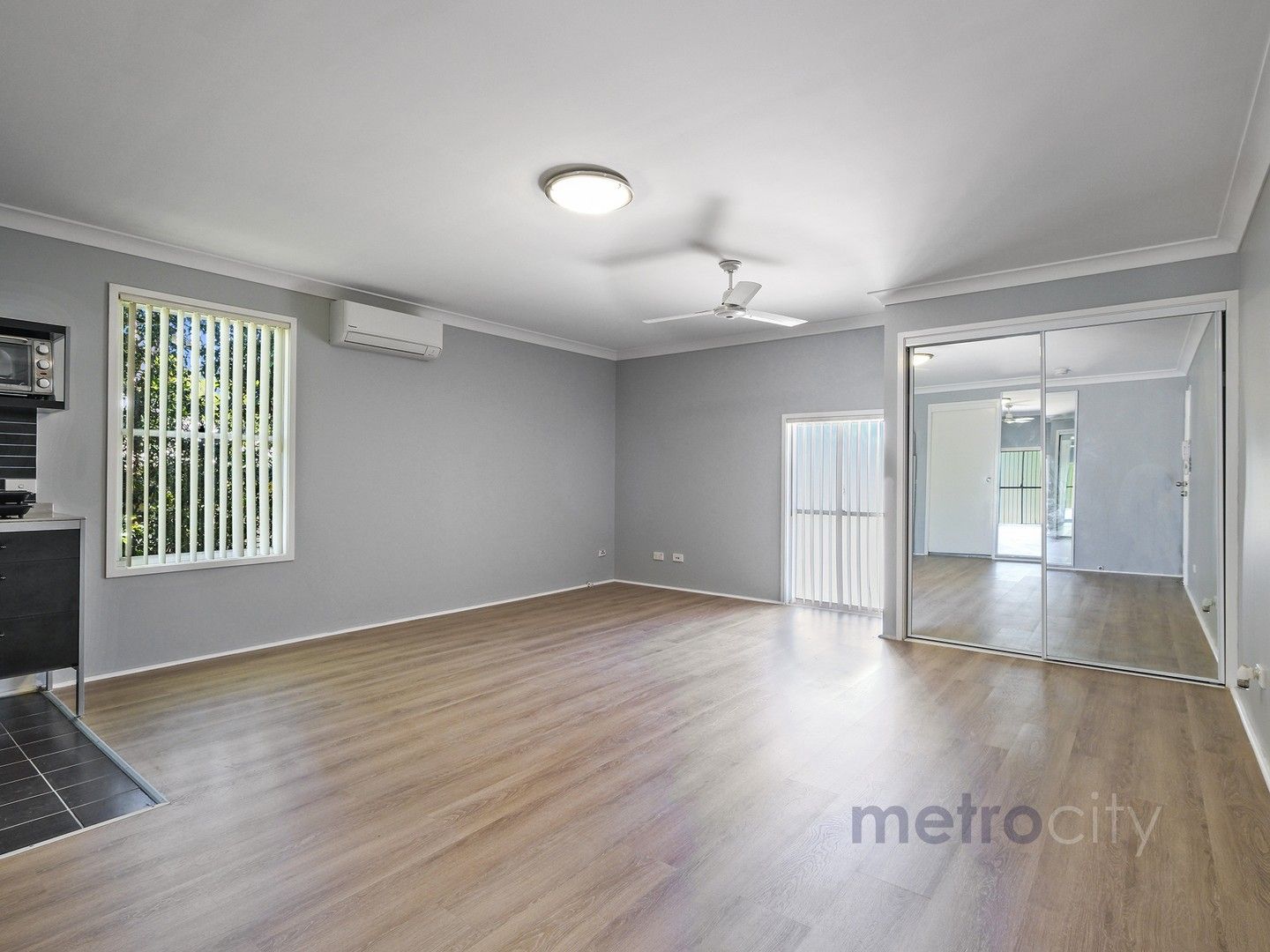 1 bedrooms Apartment / Unit / Flat in 2/8 Sydney Street FAIRFIELD QLD, 4103