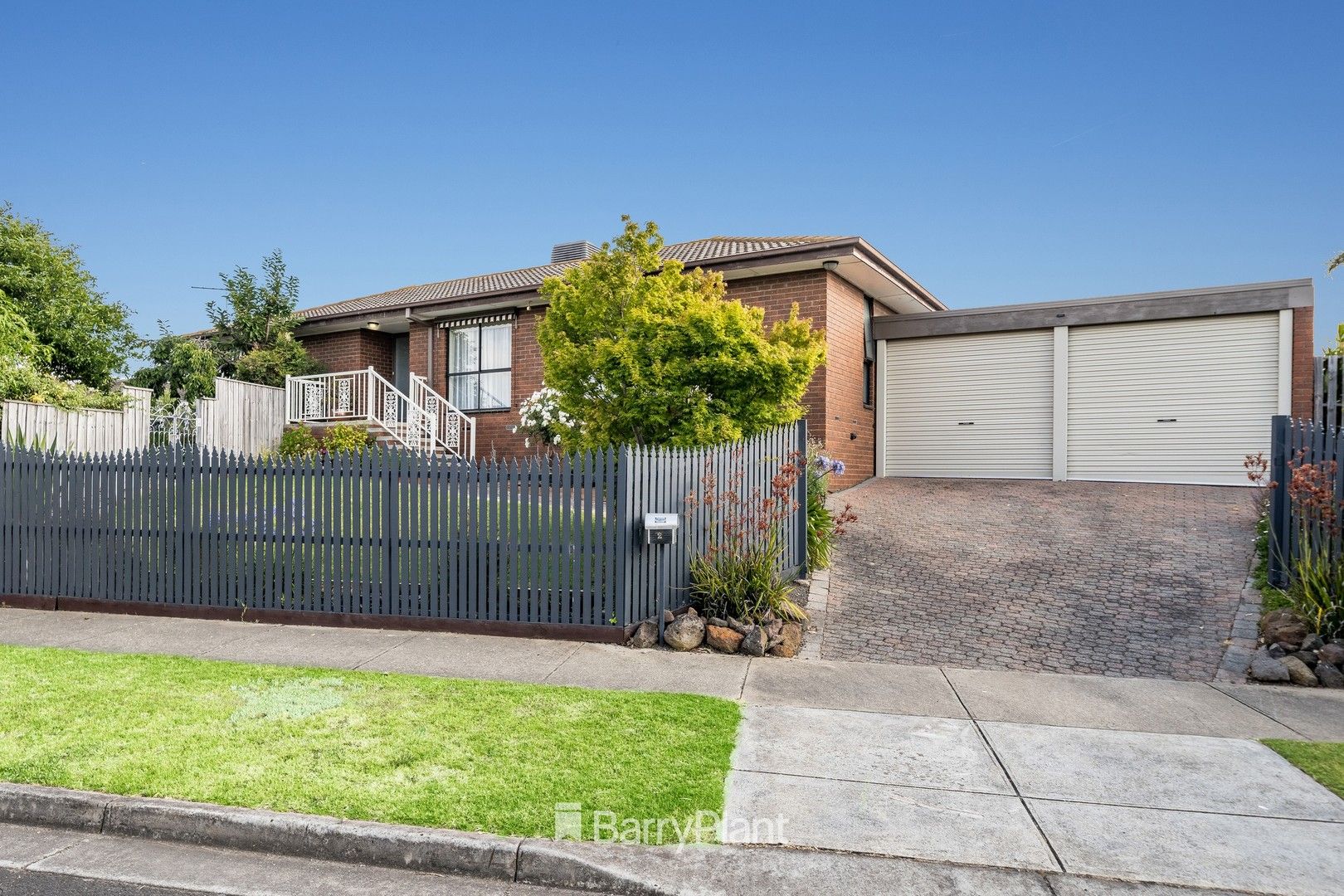 3 bedrooms House in 2 Elinbank Drive GROVEDALE VIC, 3216