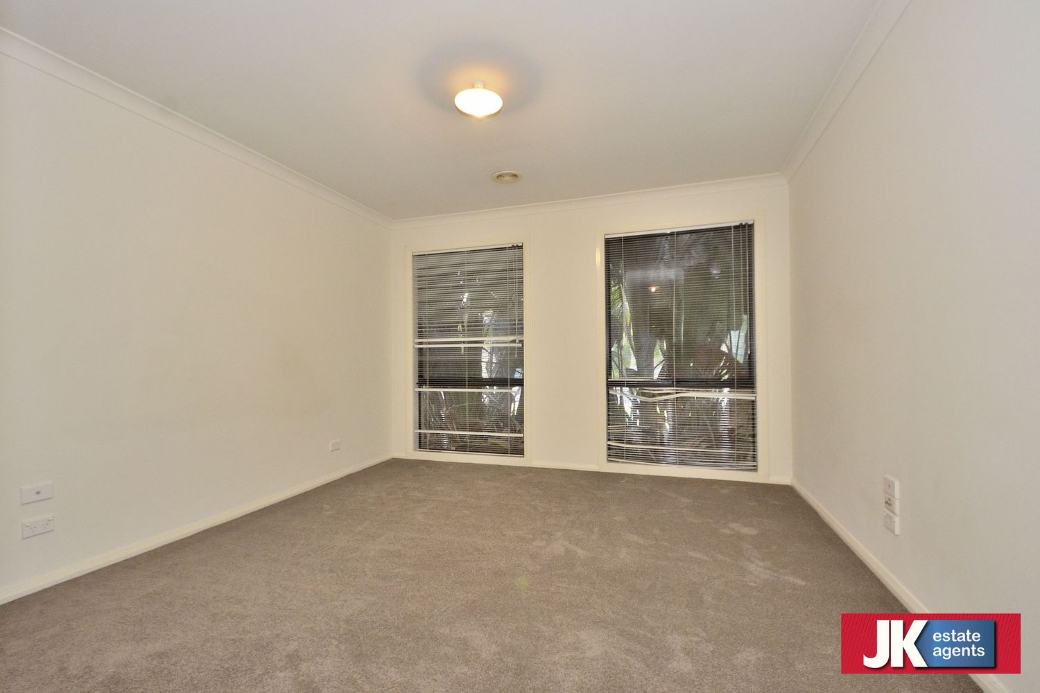 27 Belleville Close, Burnside Heights VIC 3023, Image 2