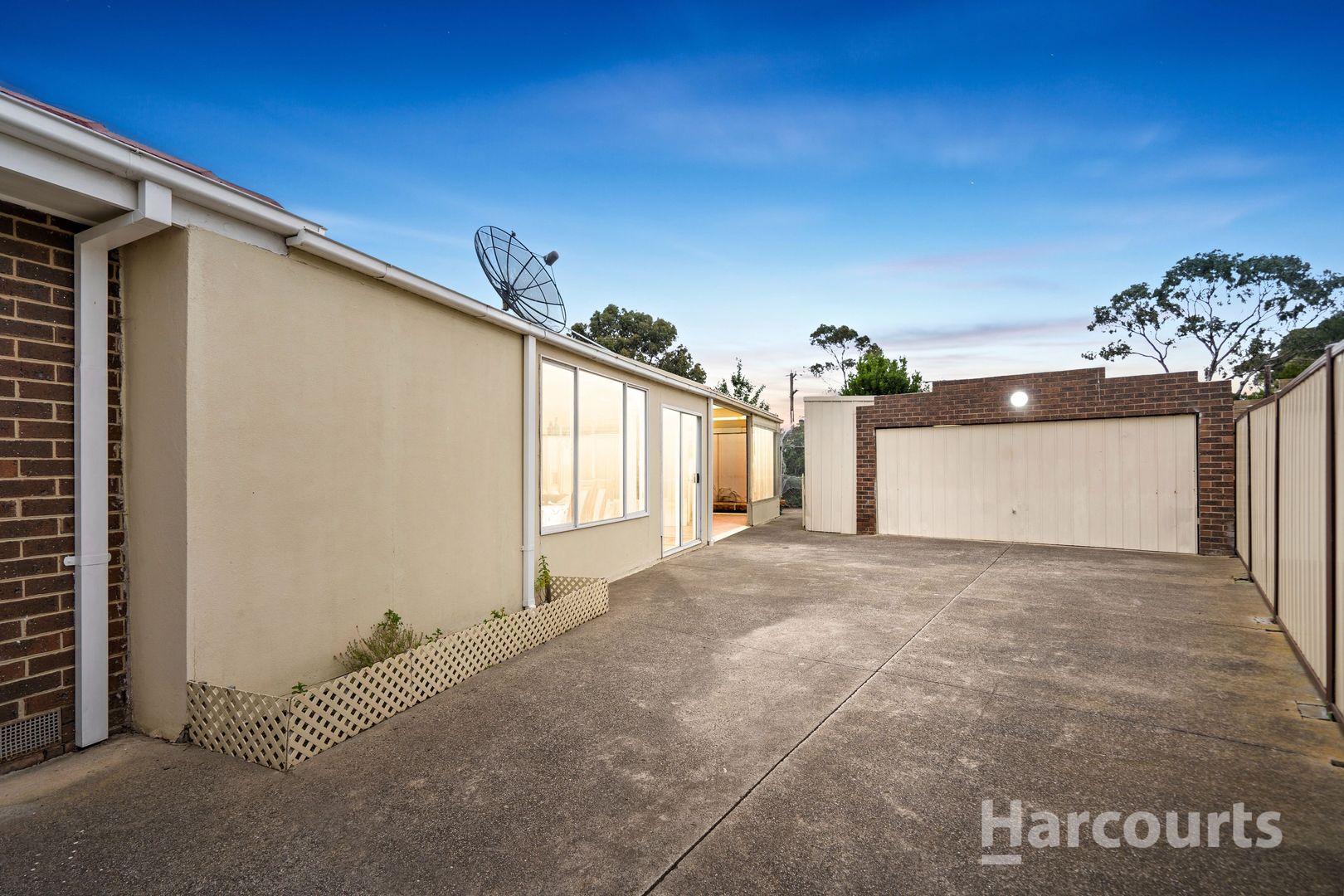 2 Bronwyn Court, Deer Park VIC 3023, Image 2