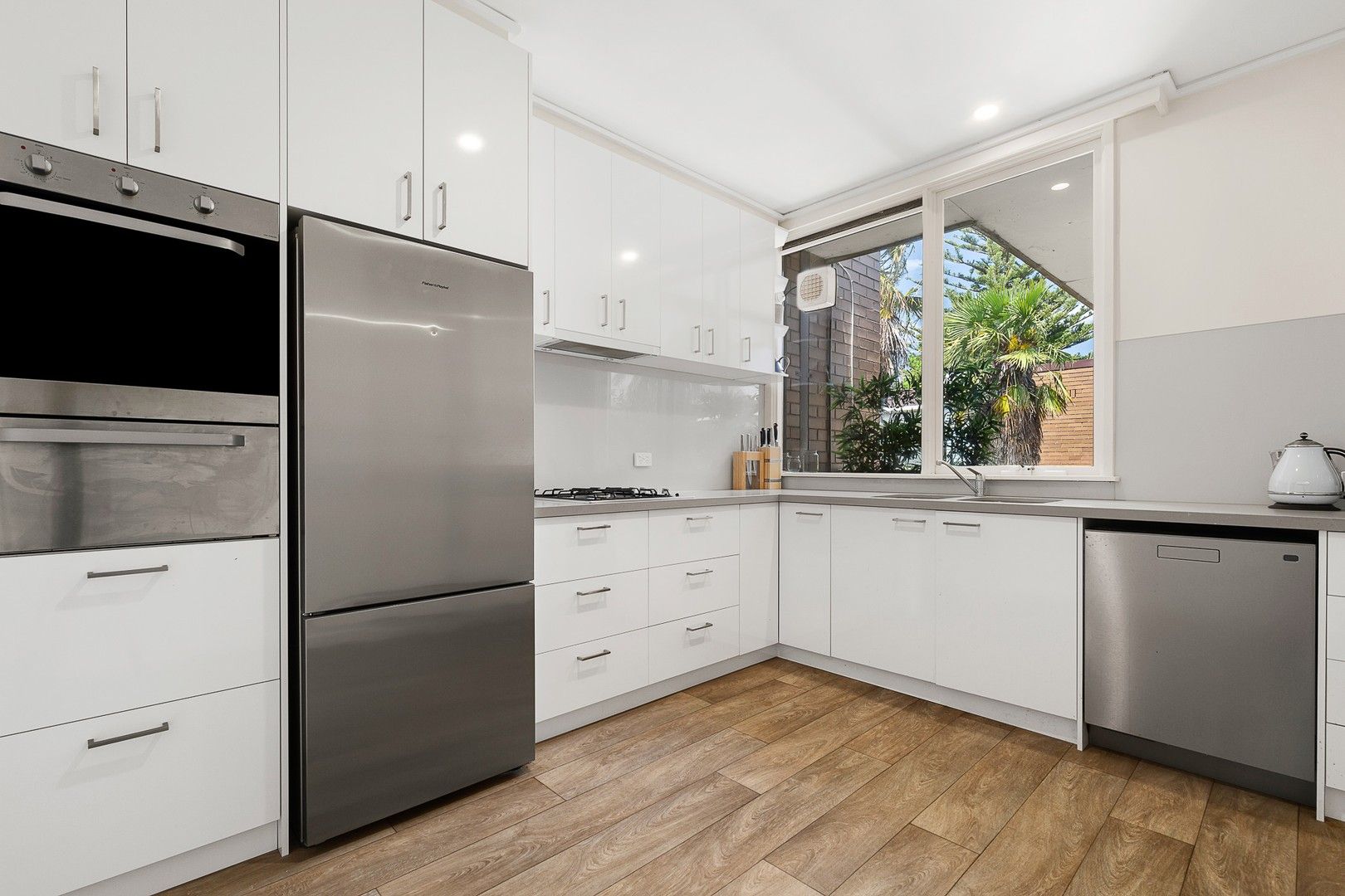 2 bedrooms Apartment / Unit / Flat in 16/8 Mooltan Ave ST KILDA EAST VIC, 3183