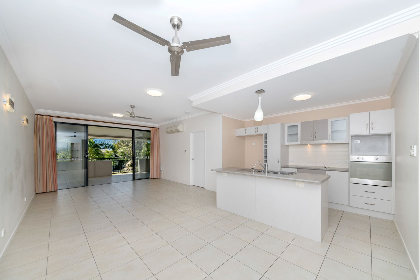 8/6-12 Henry Street, West End QLD 4810