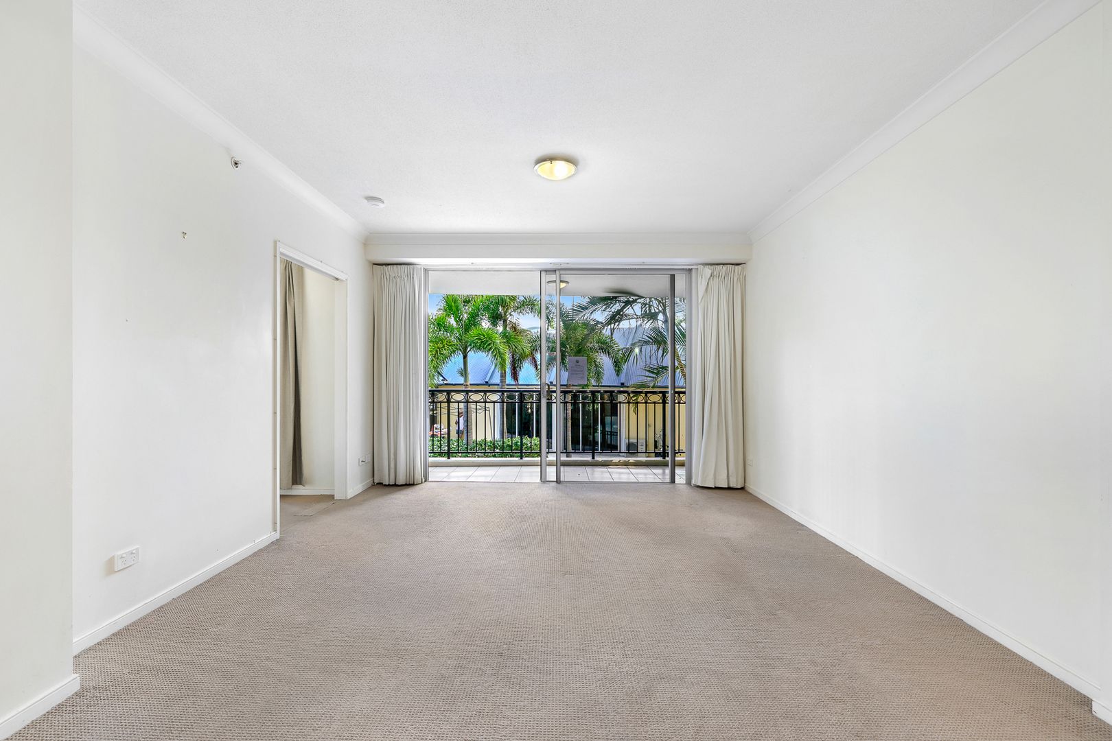 1068/23 Ferny Avenue, Surfers Paradise QLD 4217, Image 2