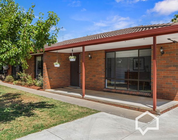 2/10 Landale Drive, Strathdale VIC 3550