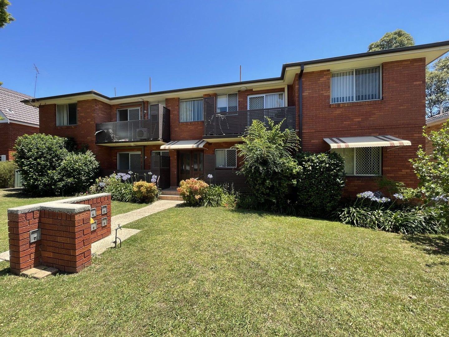 2 bedrooms Apartment / Unit / Flat in 5/17 Parry Avenue NARWEE NSW, 2209