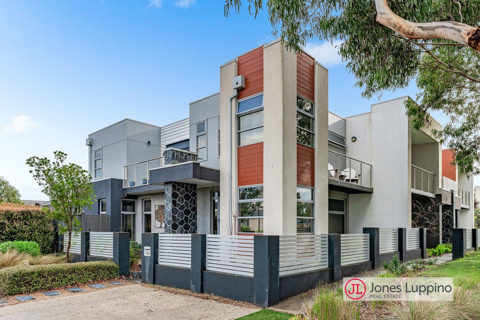 3 bedrooms Townhouse in 1 Staysail Lane MOUNT MARTHA VIC, 3934