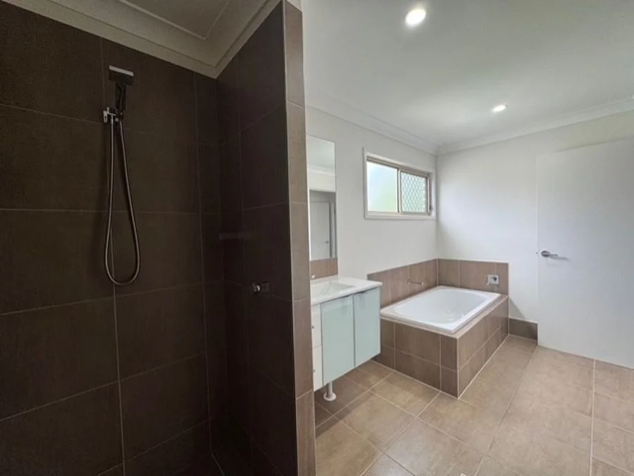 Additional image 23 of 2/18 Fourth Avenue, Labrador QLD 4215