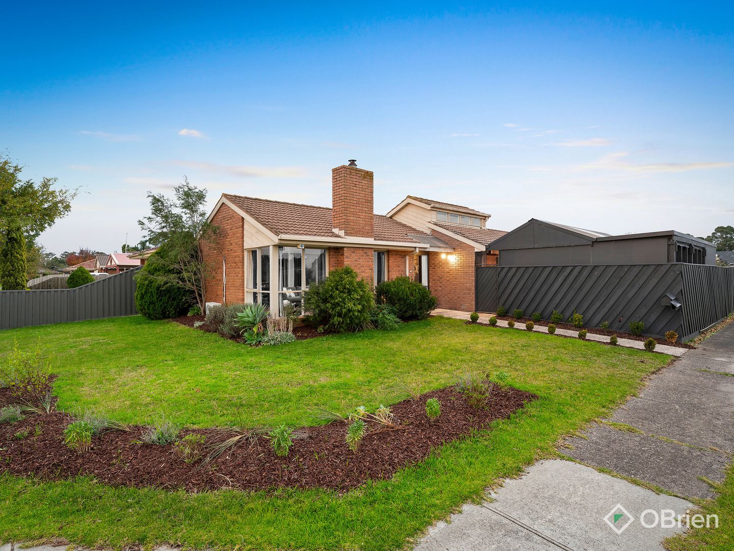 10 Stirling Avenue, Cranbourne North VIC 3977, Image 2