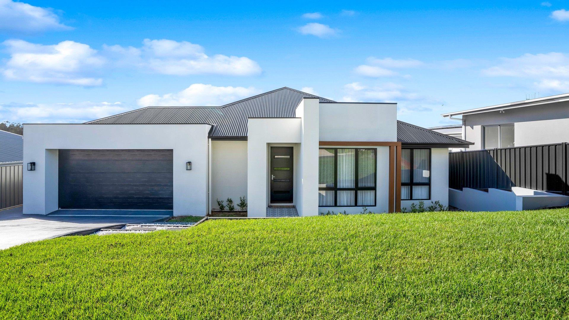 4 bedrooms House in 13 Limestone Crescent FORSTER NSW, 2428