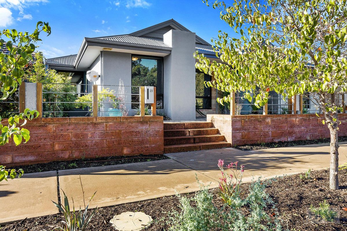 3 bedrooms House in 23 Stanbury Crescent ELLENBROOK WA, 6069