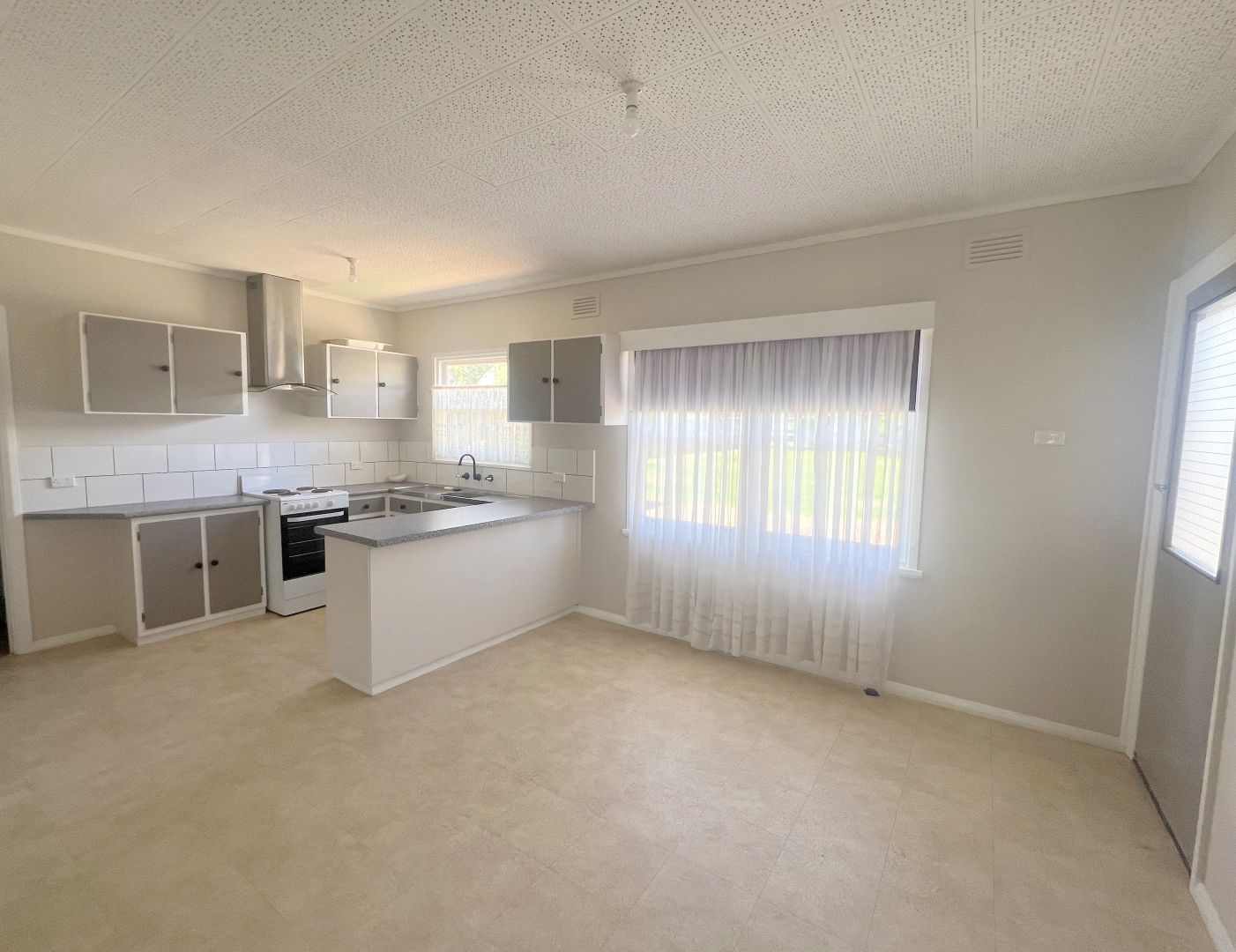 39 Kingfisher Avenue, Coleambally NSW 2707 House For Rent 375 Domain