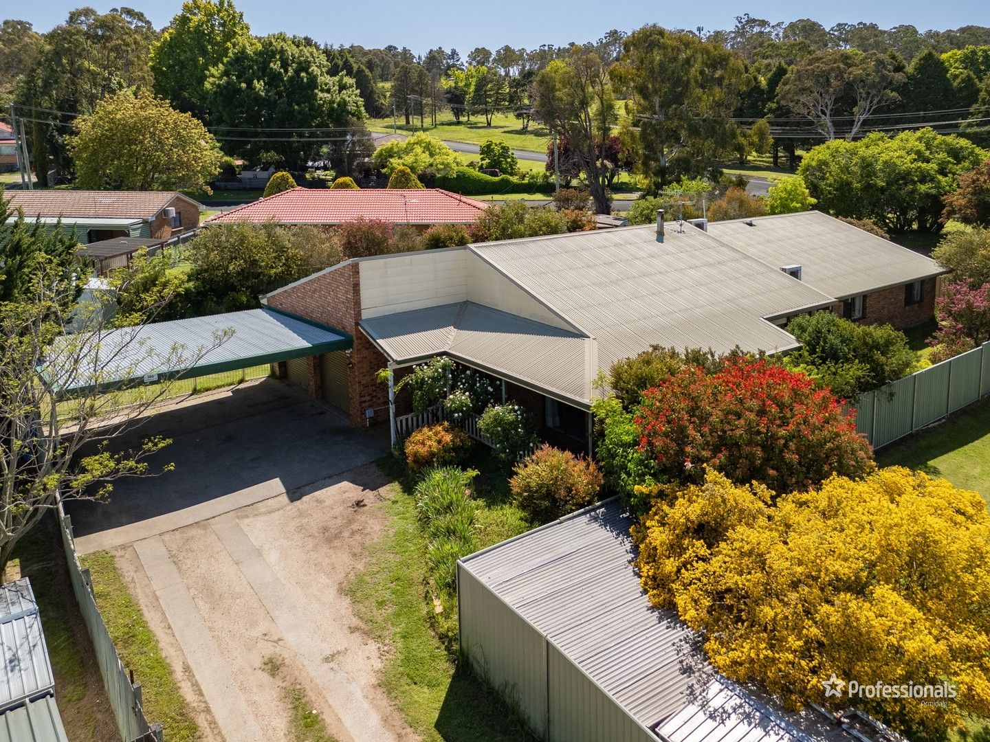 5 bedrooms House in 195 Donnelly Street ARMIDALE NSW, 2350