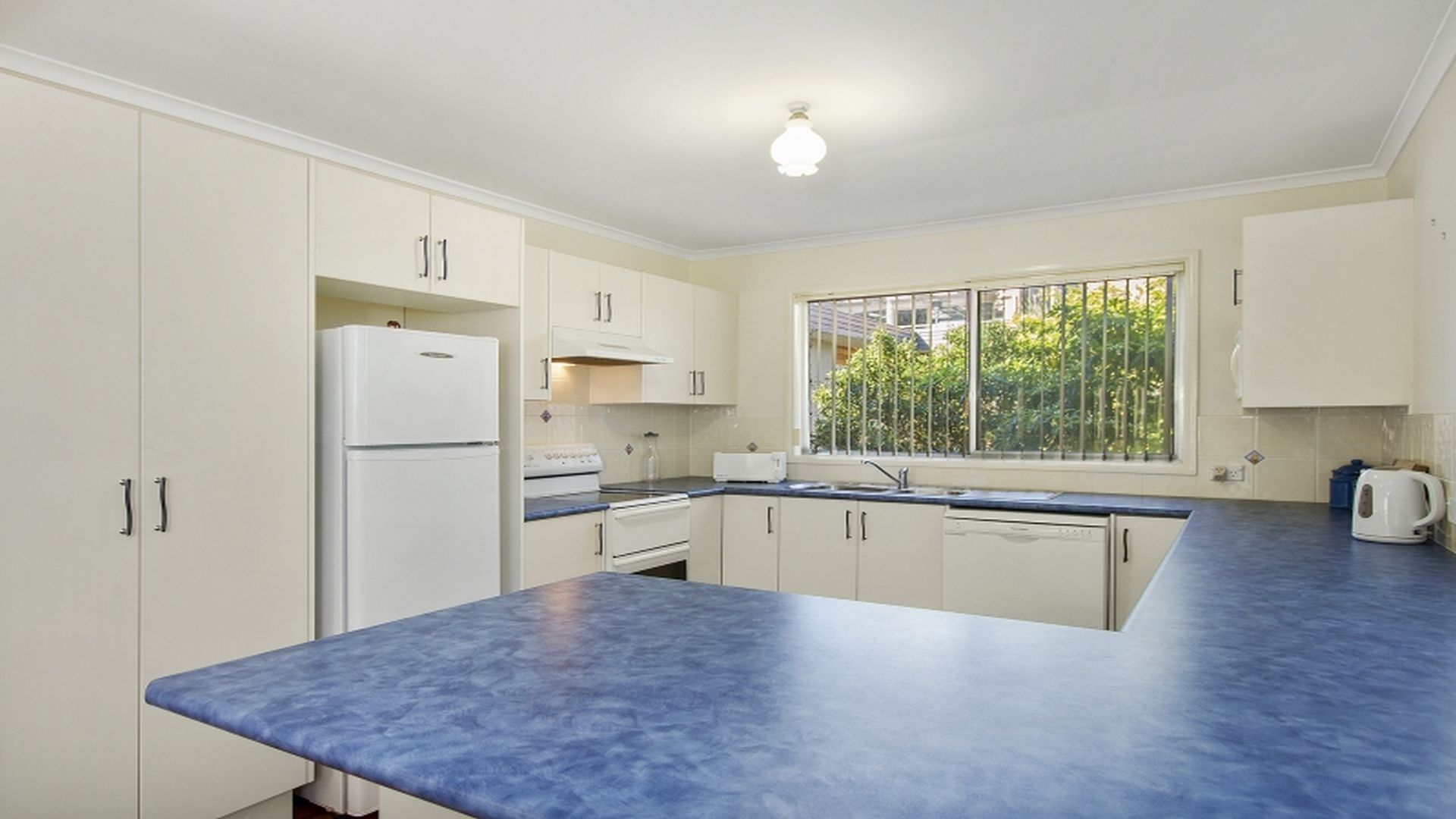 10 Boondi Street, Malua Bay NSW 2536 House For Rent 520 Domain