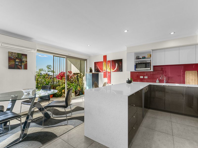 1803/67 Linton Street, Kangaroo Point QLD 4169, Image 2