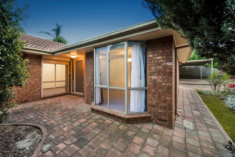 4 bedrooms House in 21 Rowan Court BELMONT VIC, 3216