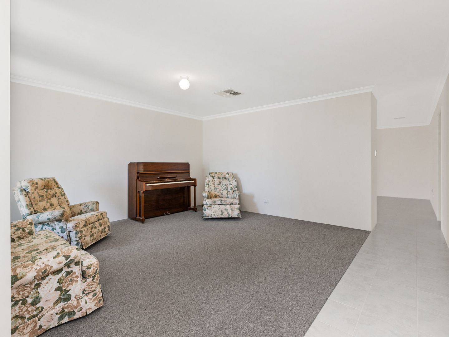 8 Teague Way, Lakelands WA 6180, Image 2