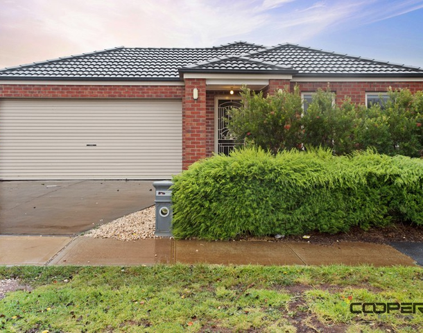 5 Clement Way, Melton South VIC 3338