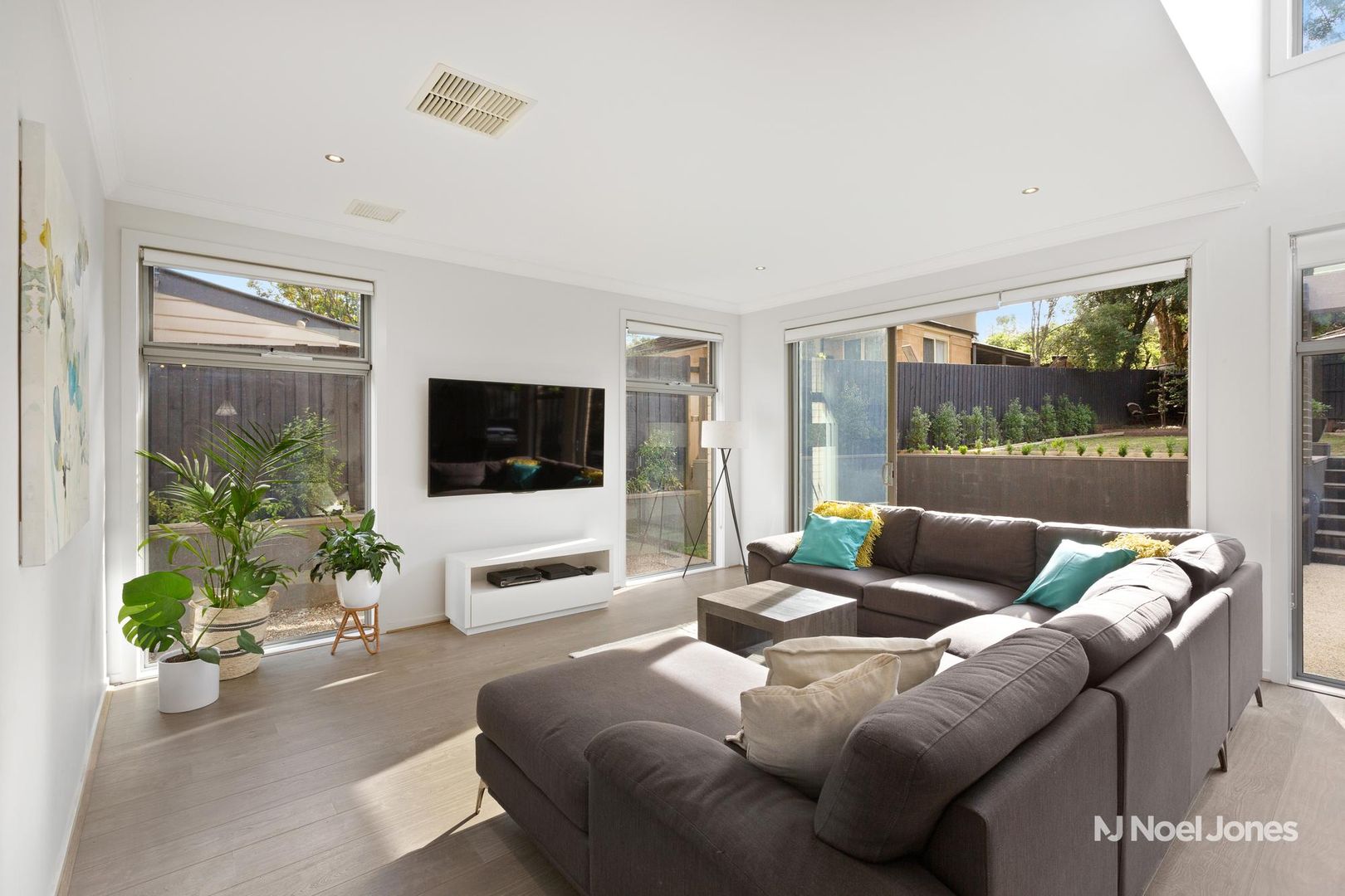 33 Norman Road, Croydon VIC 3136, Image 2