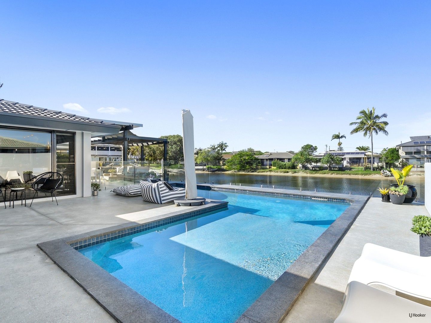 4 bedrooms House in 10 Swordfish Court PALM BEACH QLD, 4221