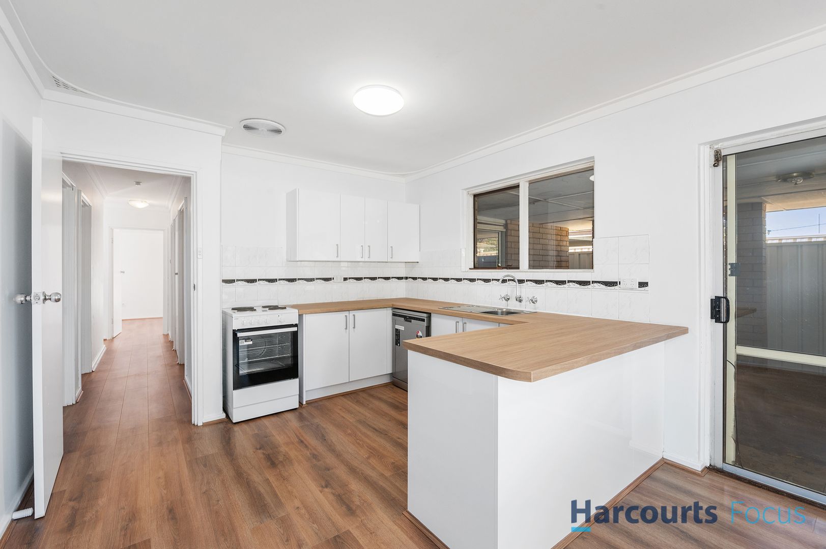 2 Kurrajong Way, Camillo WA 6111, Image 2