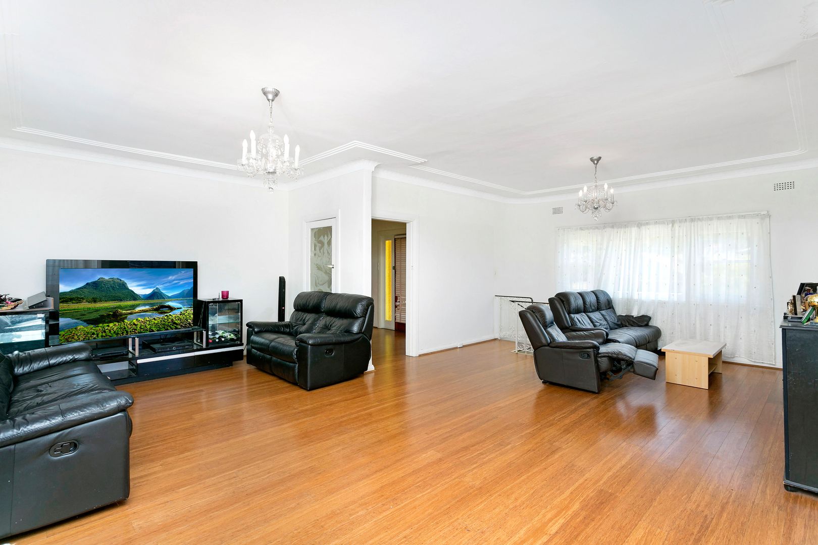 10 Benwerrin Avenue, Carss Park NSW 2221, Image 2