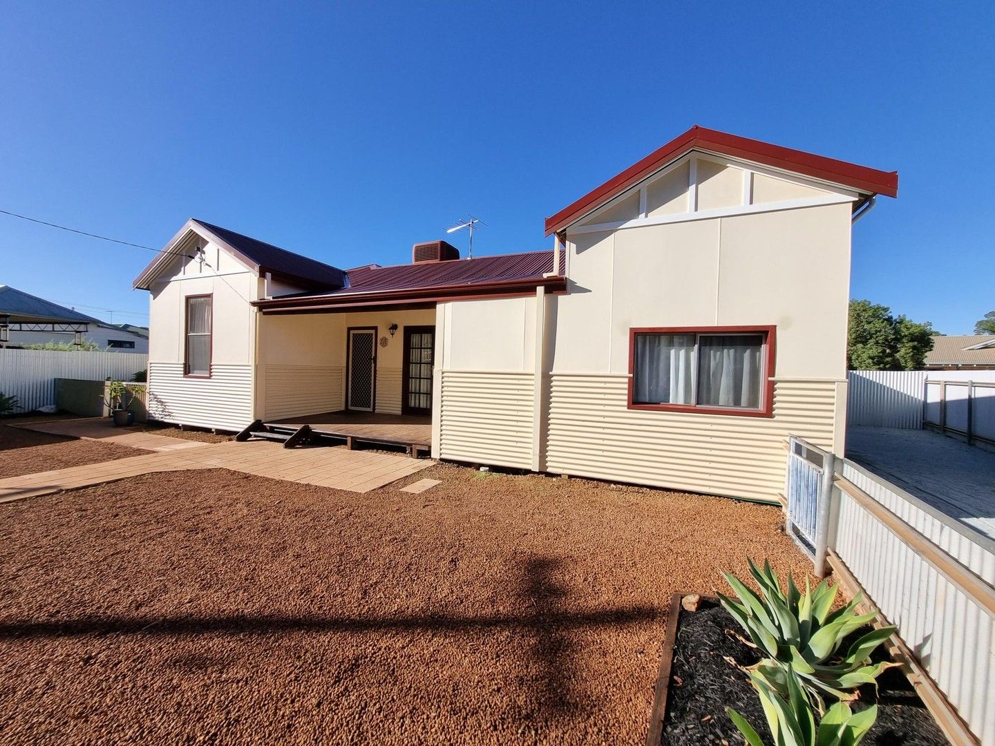 4 bedrooms House in 41 Rosenberg Crescent KALGOORLIE WA, 6430