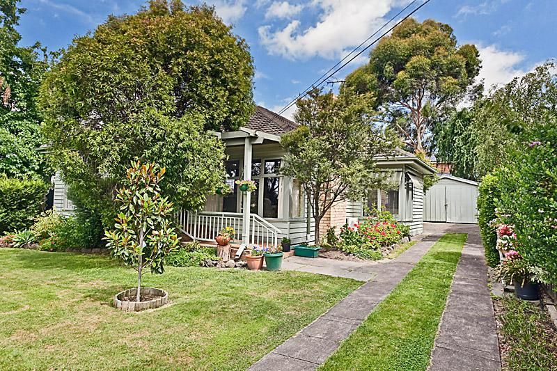 12 Hastings Avenue, Blackburn South VIC 3130