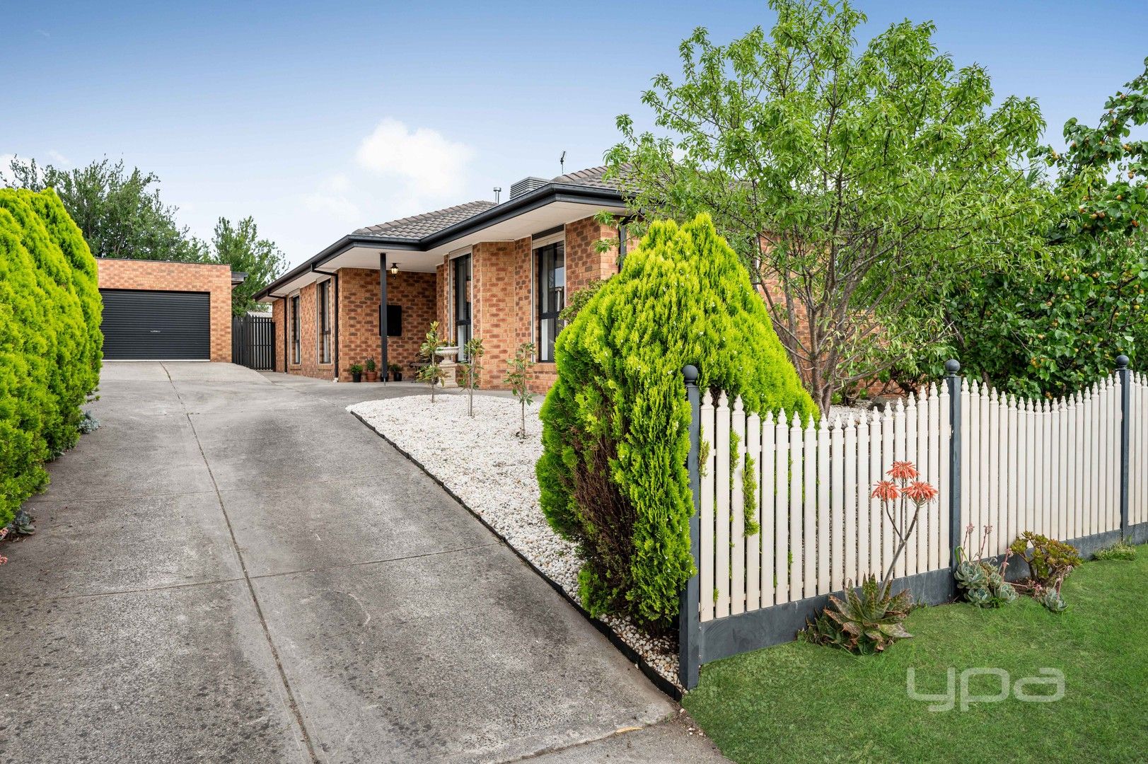 3 bedrooms House in 12 Abelia Court MEADOW HEIGHTS VIC, 3048