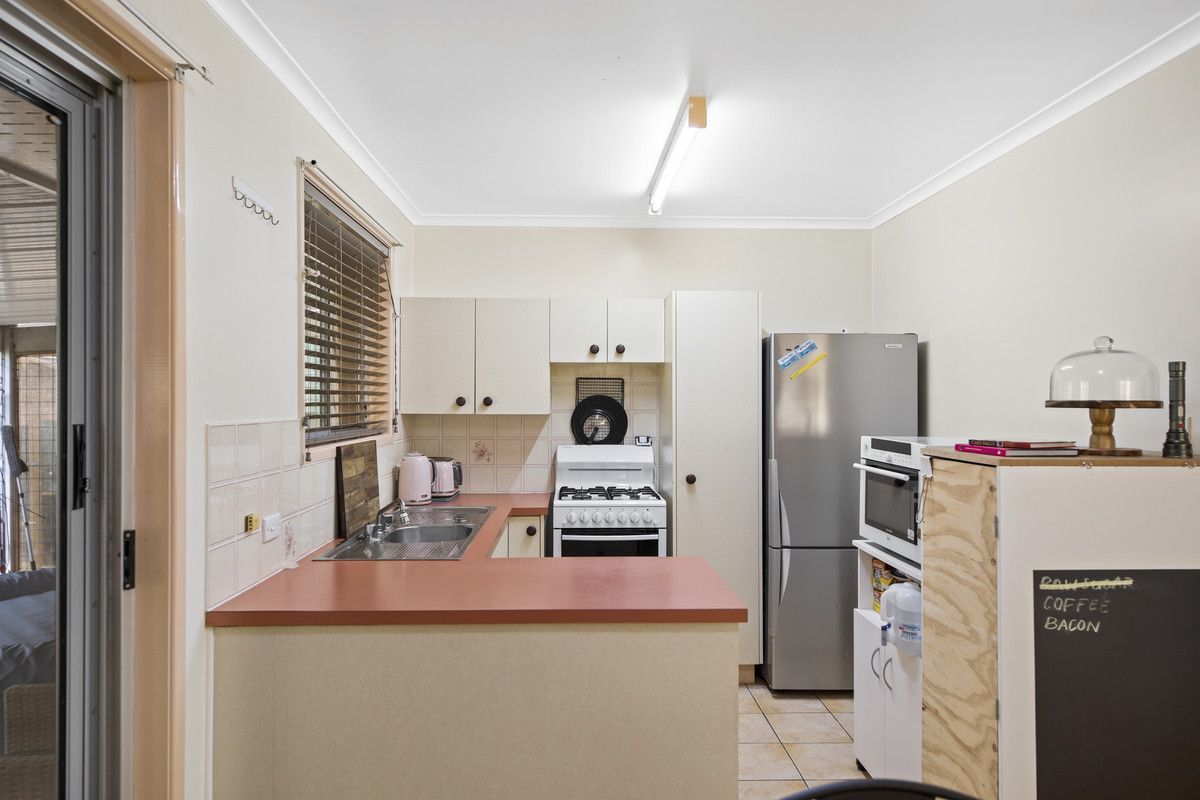 48 Miranda Drive, Wilsonton Heights QLD 4350, Image 2