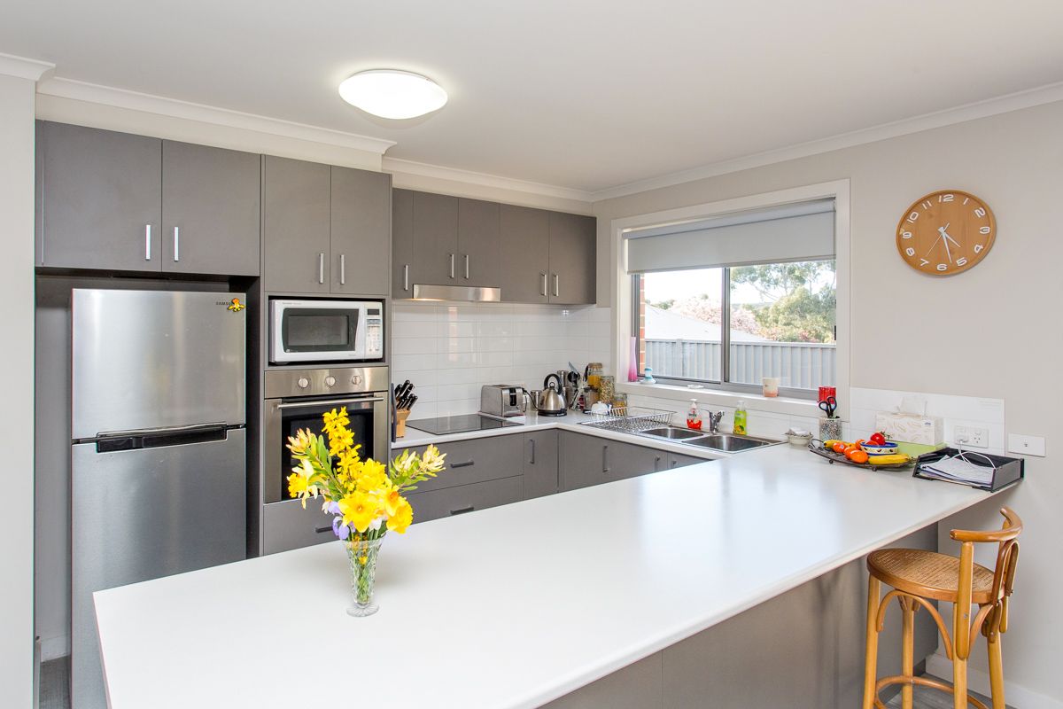 2/3 Chiara Court, Brown Hill VIC 3350, Image 0