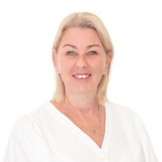 Mandy Bennett, Sales representative