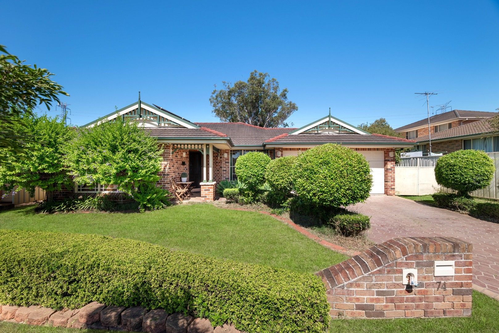 4 bedrooms House in 74 Kiber Drive GLENMORE PARK NSW, 2745