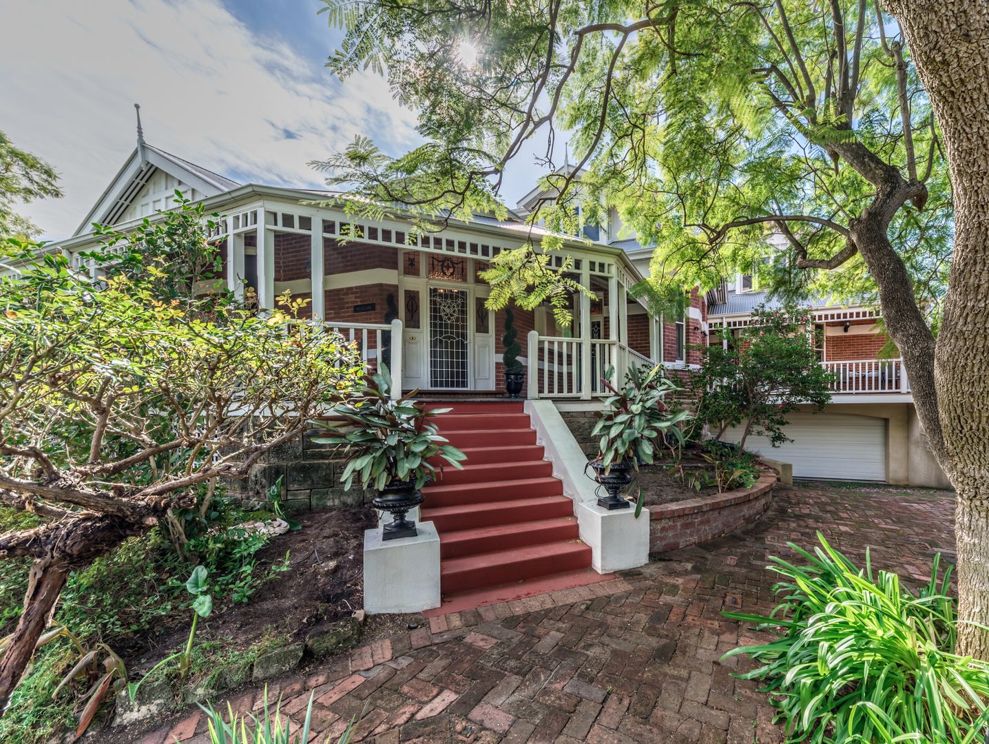 6 bedrooms House in 20 Almondbury Road MOUNT LAWLEY WA, 6050