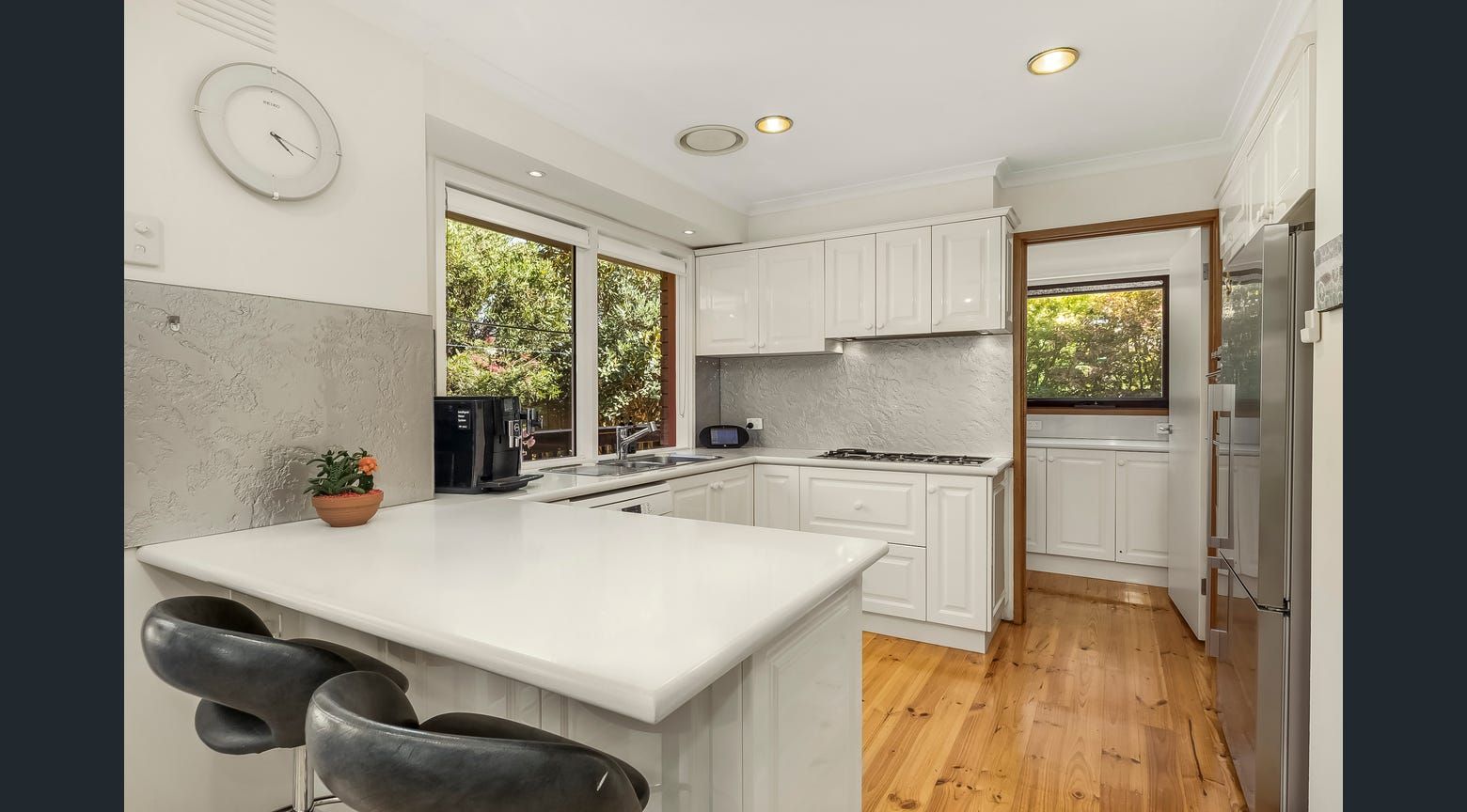 4 bedrooms House in 23 Saint Georges Court GLEN WAVERLEY VIC, 3150