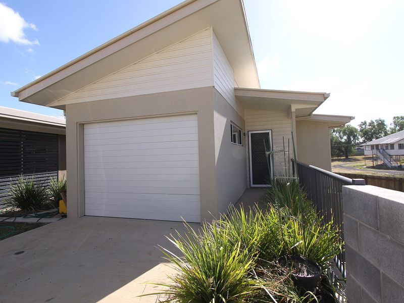 2 bedrooms Apartment / Unit / Flat in 4/6 Sullivan Street EMERALD QLD, 4720