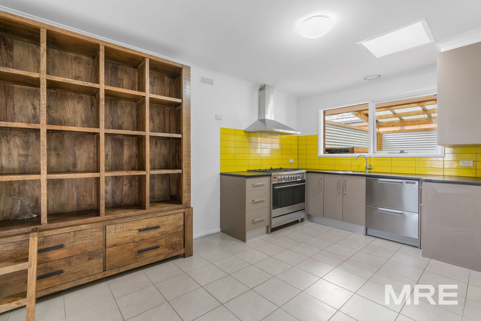 2/23 Compton Street, Reservoir VIC 3073, Image 2