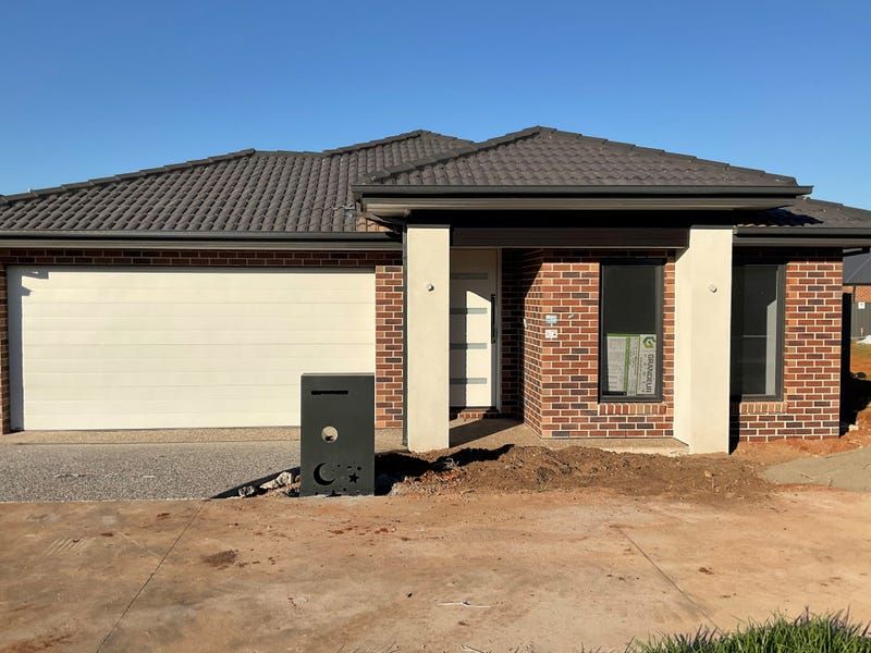 4 bedrooms House in 110 Wembley Avenue STRATHTULLOH VIC, 3338