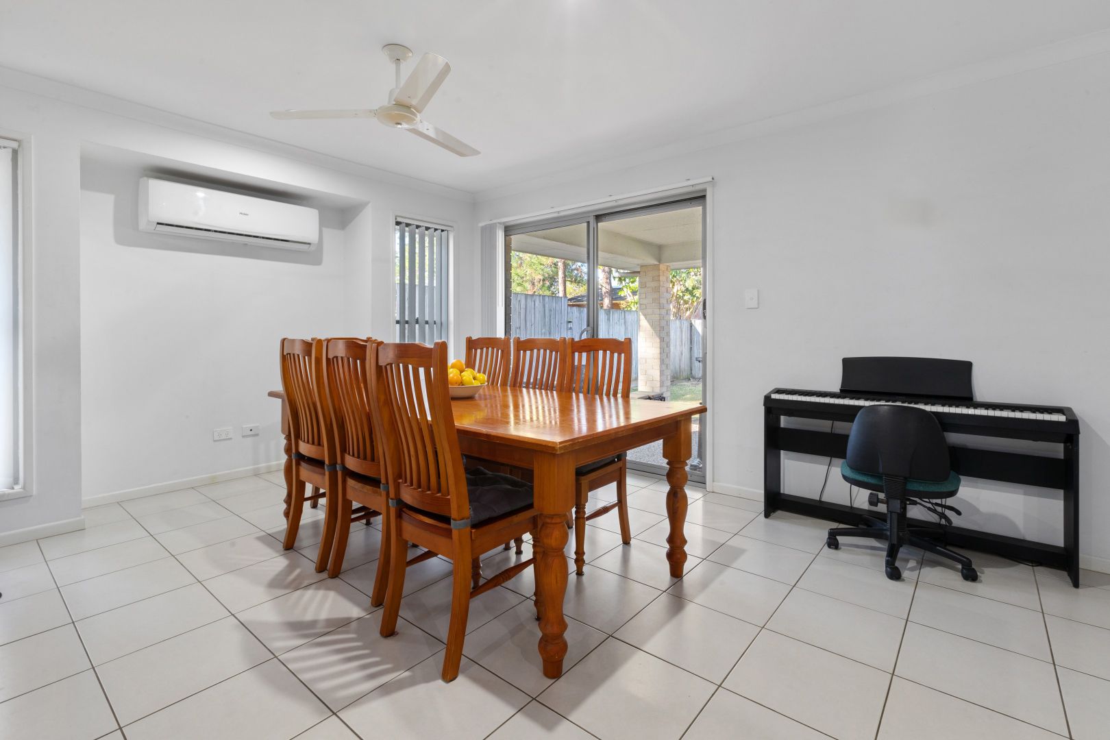 5 Deschamps Close, Loganlea QLD 4131, Image 2