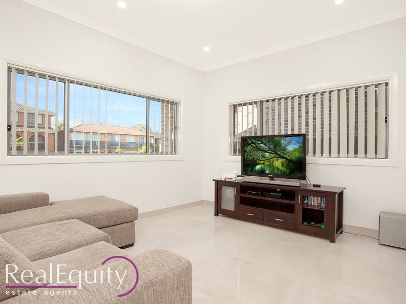 21 Nottingham Crescent, Chipping Norton NSW 2170, Image 1