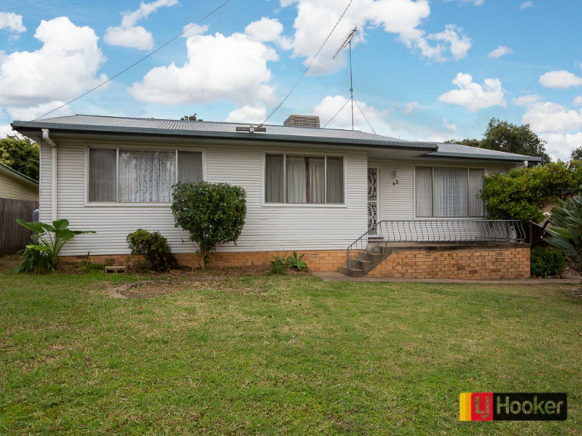 42 Holland Street, South Tamworth NSW 2340, Image 0