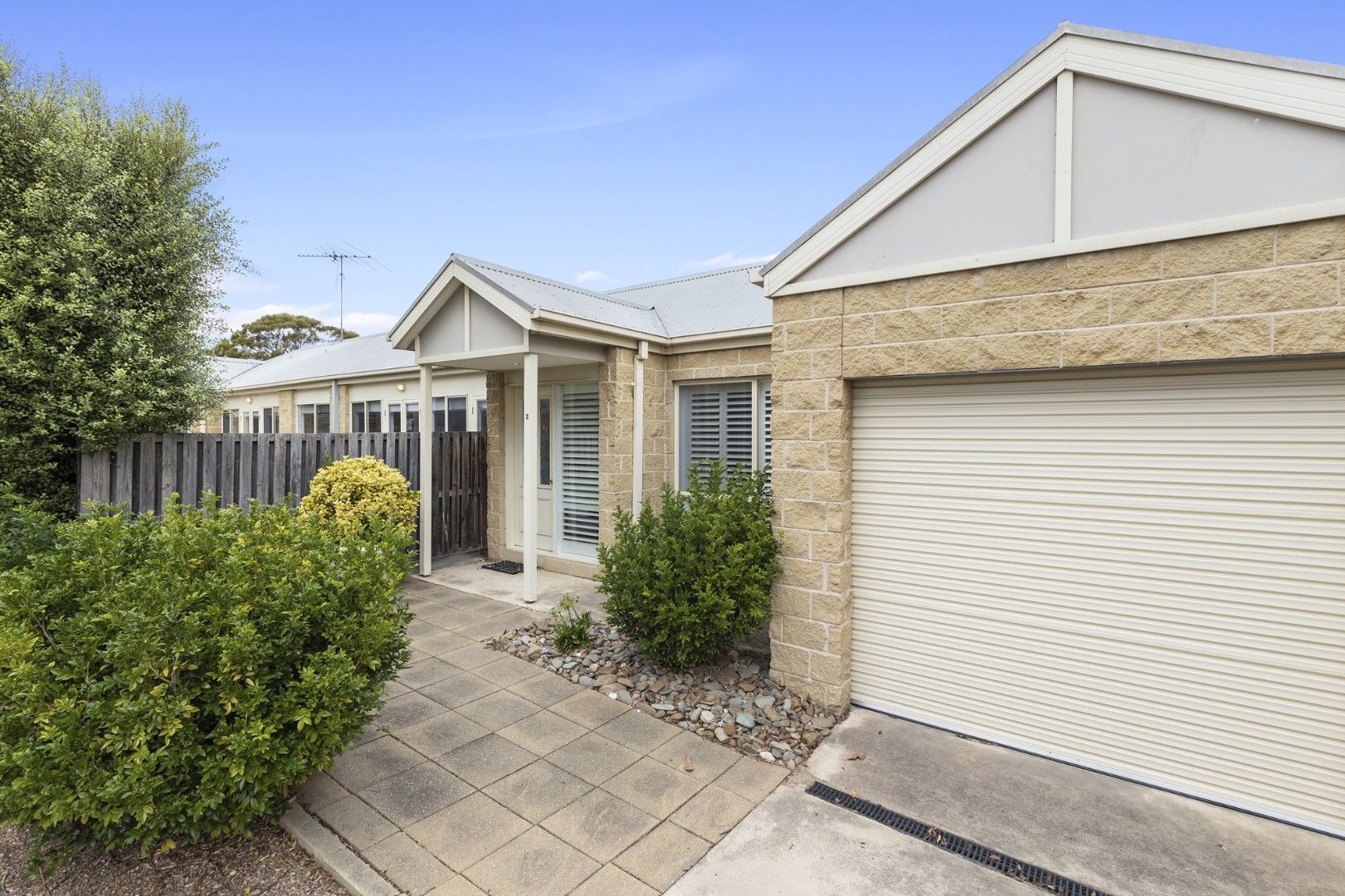 3 bedrooms House in 2/4 Torquay Road BELMONT VIC, 3216