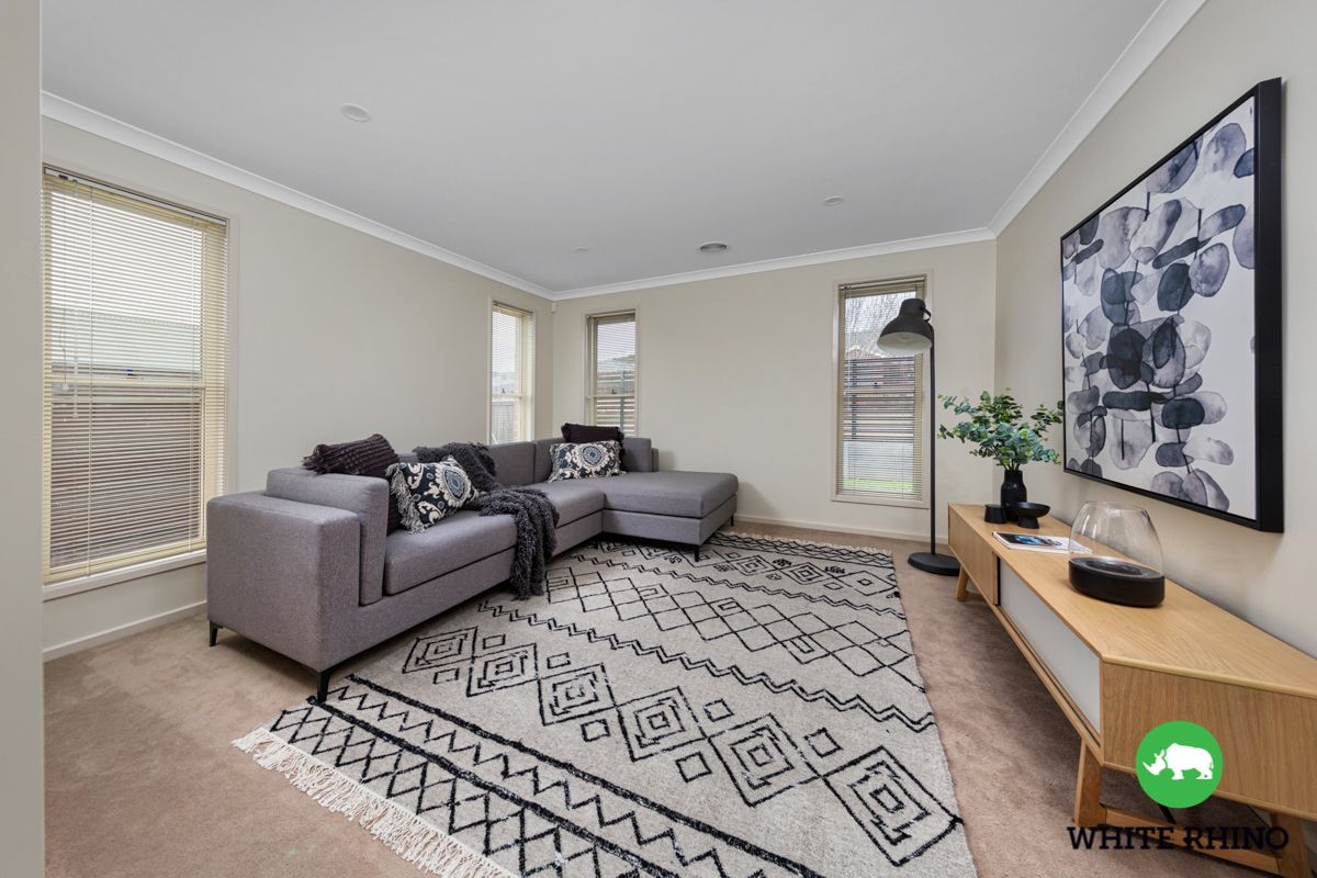 33 Donoghoe Crescent, Queanbeyan NSW 2620, Image 1