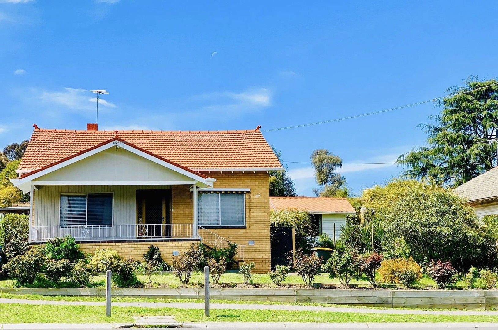 4 bedrooms House in 1102 Main Rd ELTHAM VIC, 3095