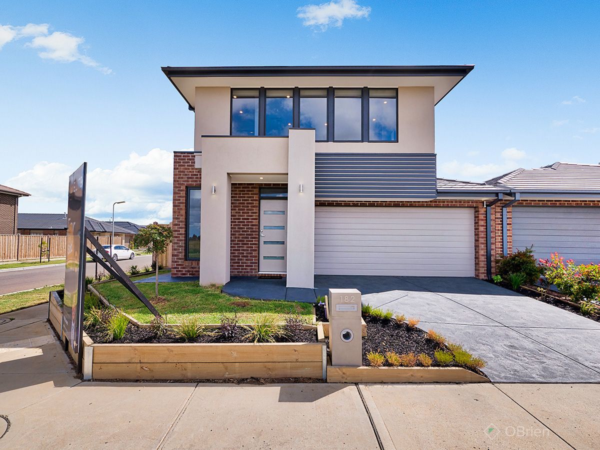 4 bedrooms House in 182 Alisma Boulevard CRANBOURNE NORTH VIC, 3977
