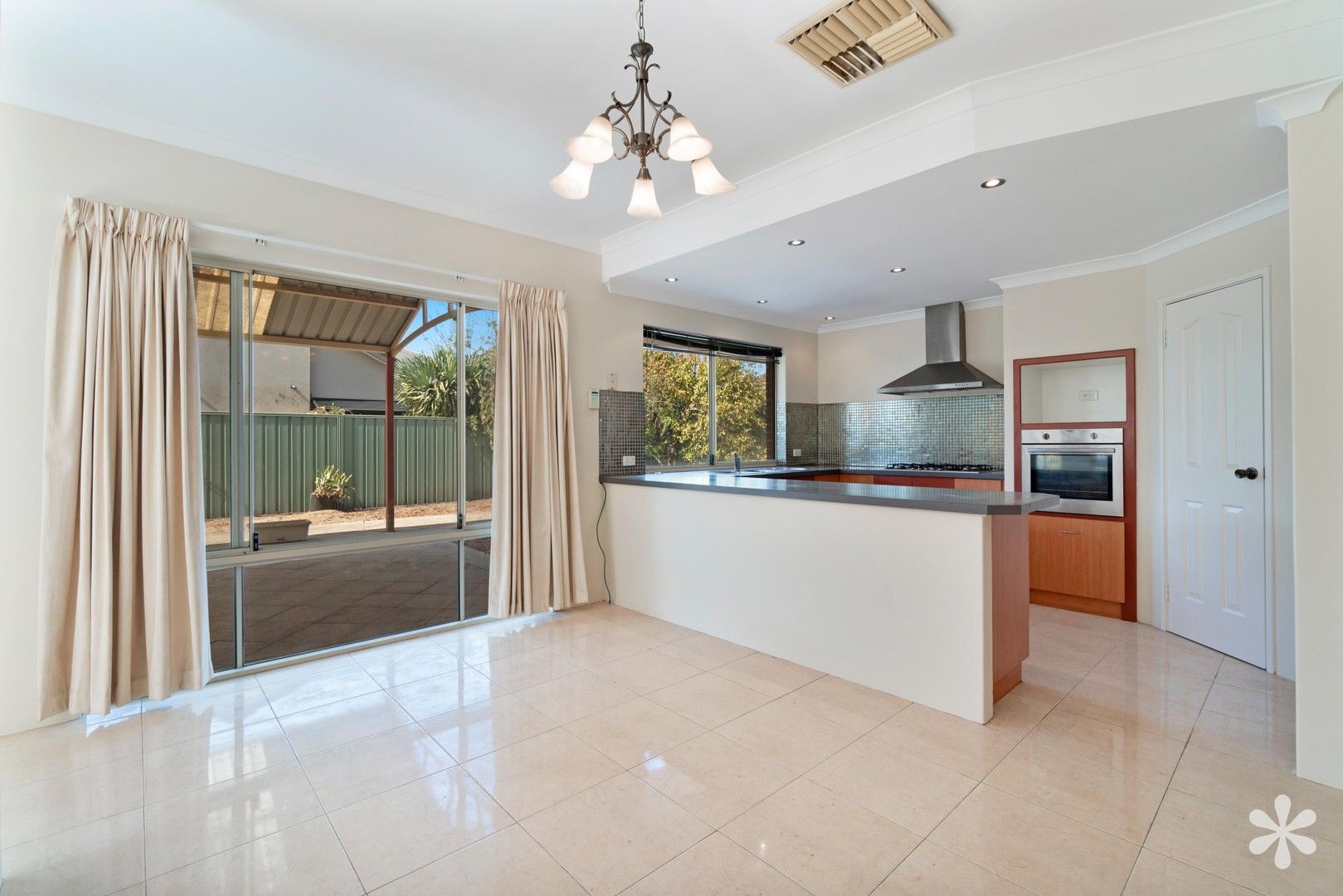 4 bedrooms House in 13 Bendee Drive ATWELL WA, 6164