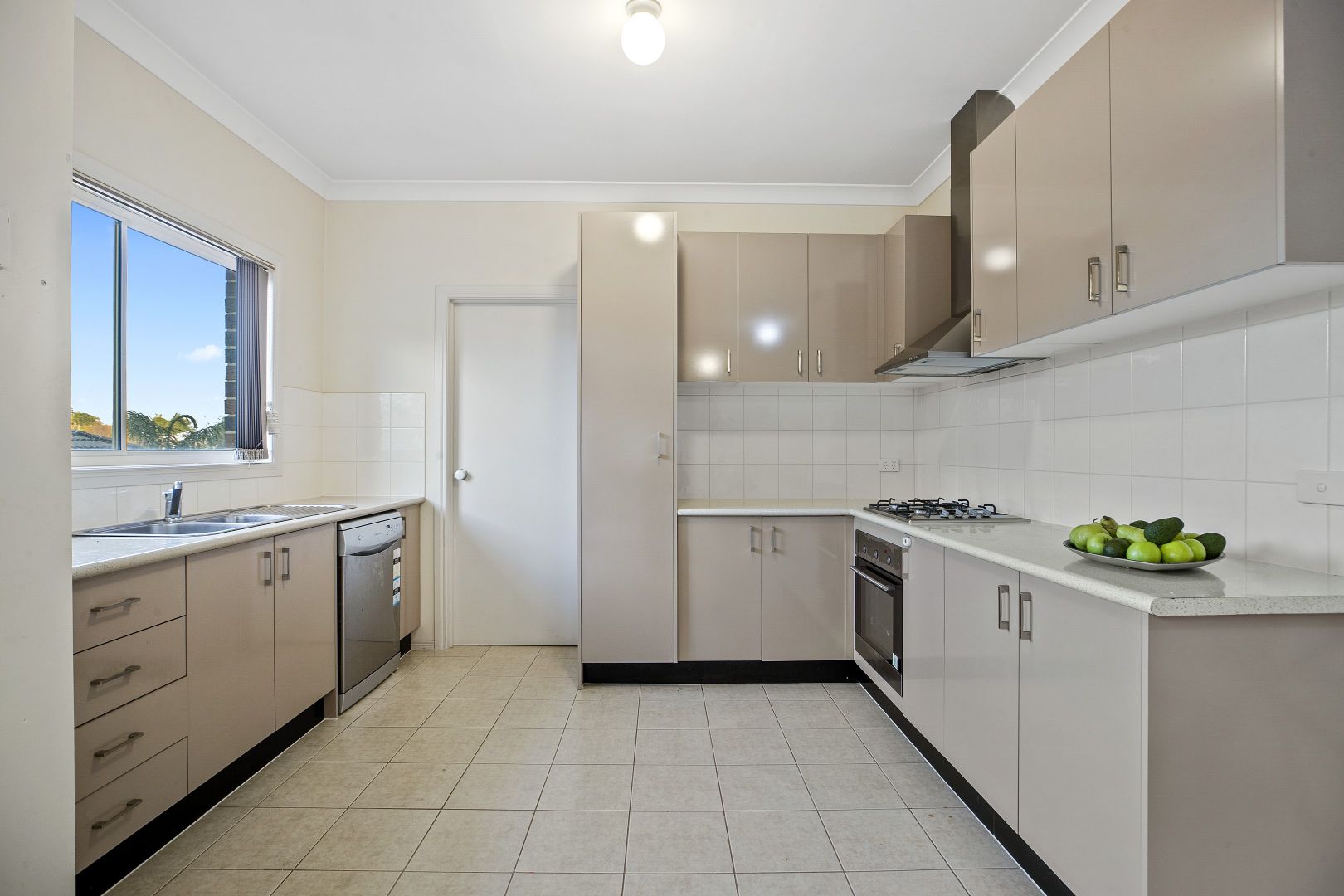 2/33 Portchester Boulevard, Beaconsfield VIC 3807, Image 2