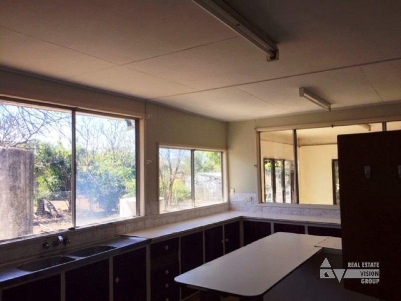 992 Rubyvale Sapphire Rd, Anakie Siding QLD 4702, Image 2