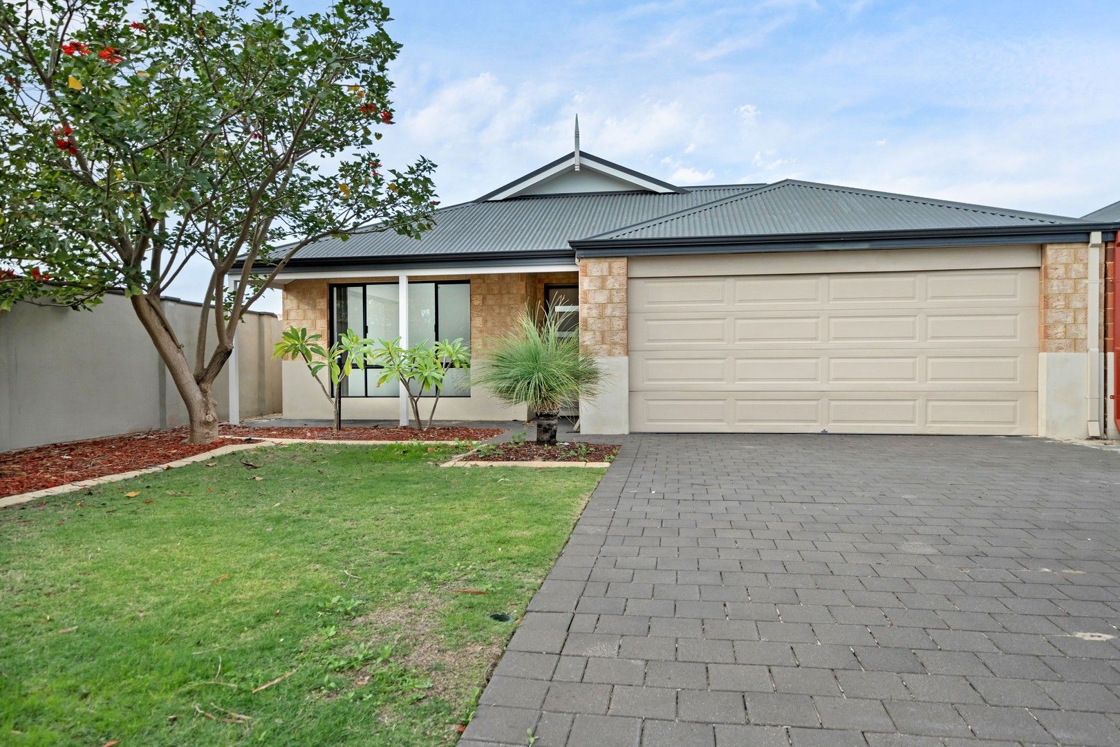 3 bedrooms House in 61A Brixton Crescent ELLENBROOK WA, 6069