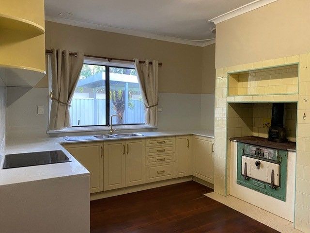 3 bedrooms House in 16 Mathoura Street MIDLAND WA, 6056