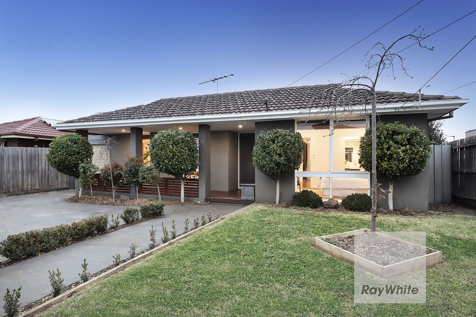 9 Woodstock Drive, Gladstone Park Property History & Address Research